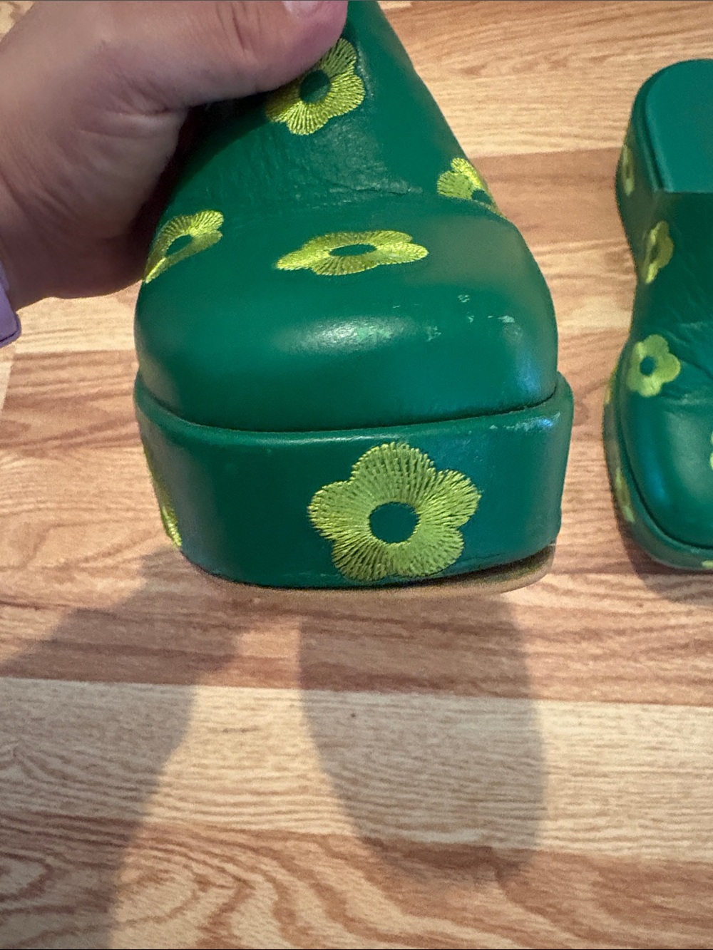 Lisa Says Gah Dakota Clogs / Green Daisy - Picture 3 of 9